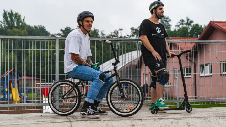 Extrémní sportovci rozzářili Petřvald. Tenisový Roses Cup přilákal desítky hráčů