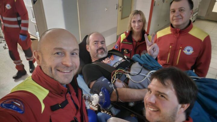 Rychlá reakce zachránila dva lidské životy. Včasná první pomoc a defibrilátor rozhodly