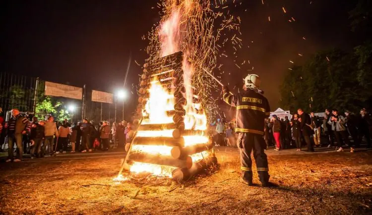 Pálení čarodějnic se blíží. Víte, jak na to bezpečně?